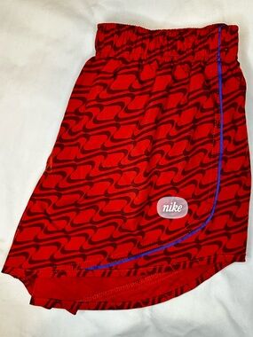 Nike Dri-FIT Tempo Icon Clash Running Shorts Red Print Women’s Medium